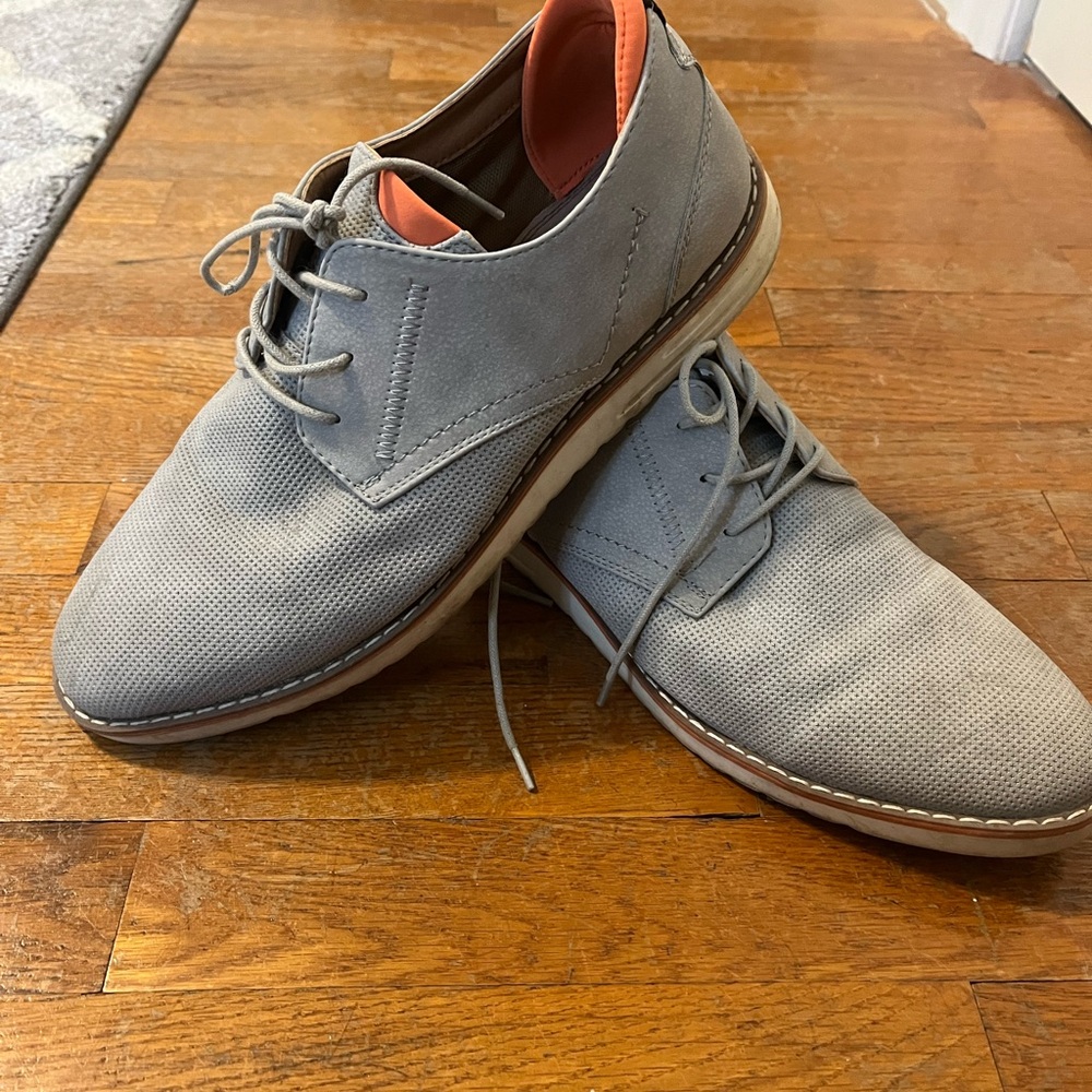 Steve Madden Gray Oxford Shoes with Minimalist Design